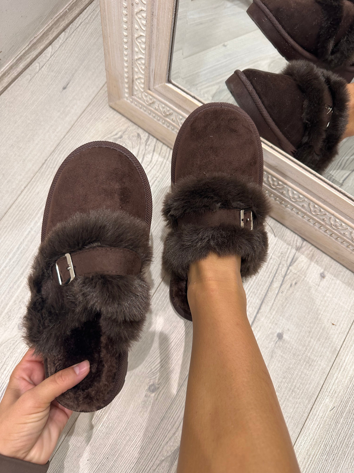 Giovanni BROWN Fur Slippers