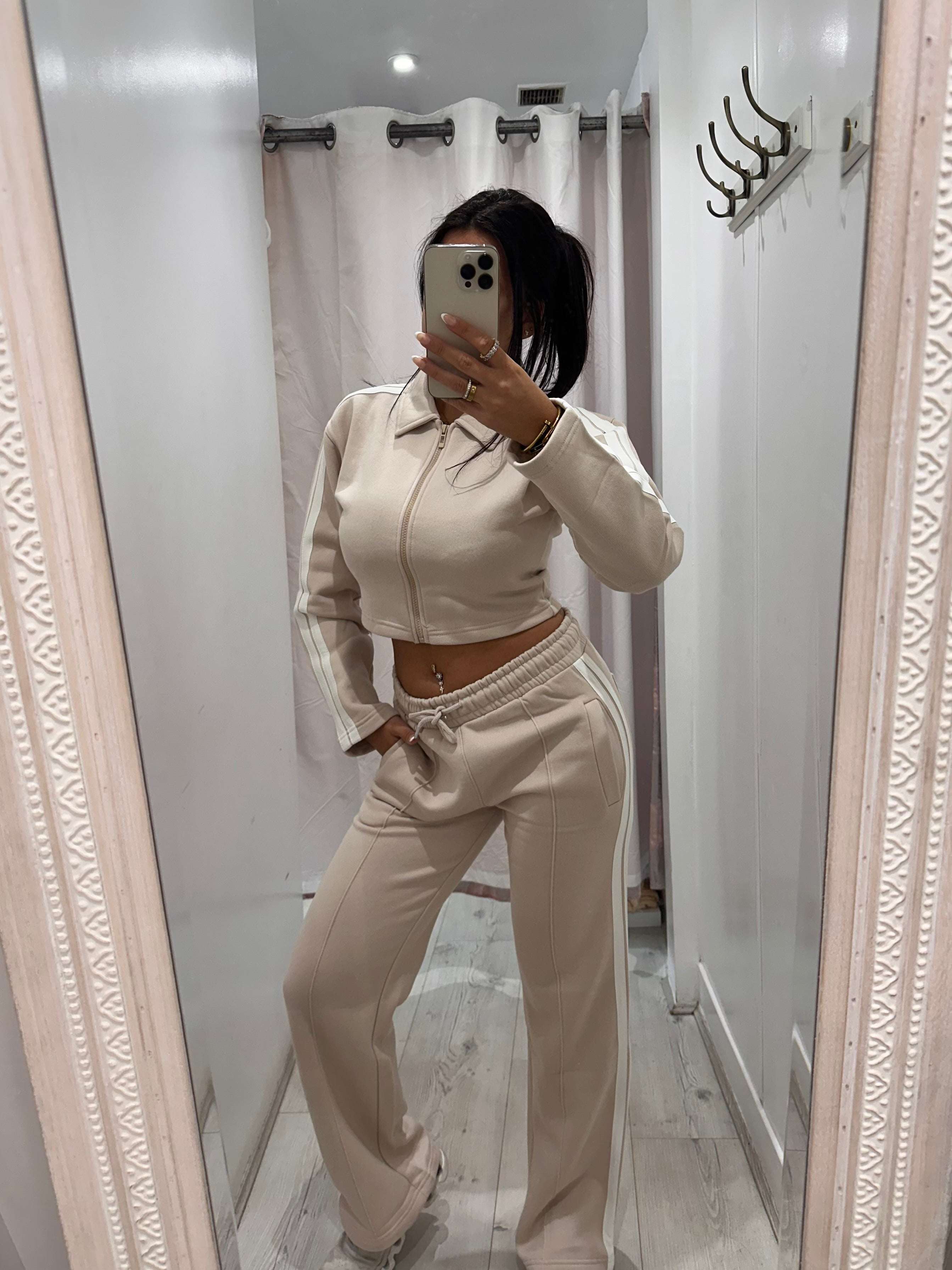 DORA Tracksuit two-piece set with long sleeves and drawstring waist for comfortable wear
