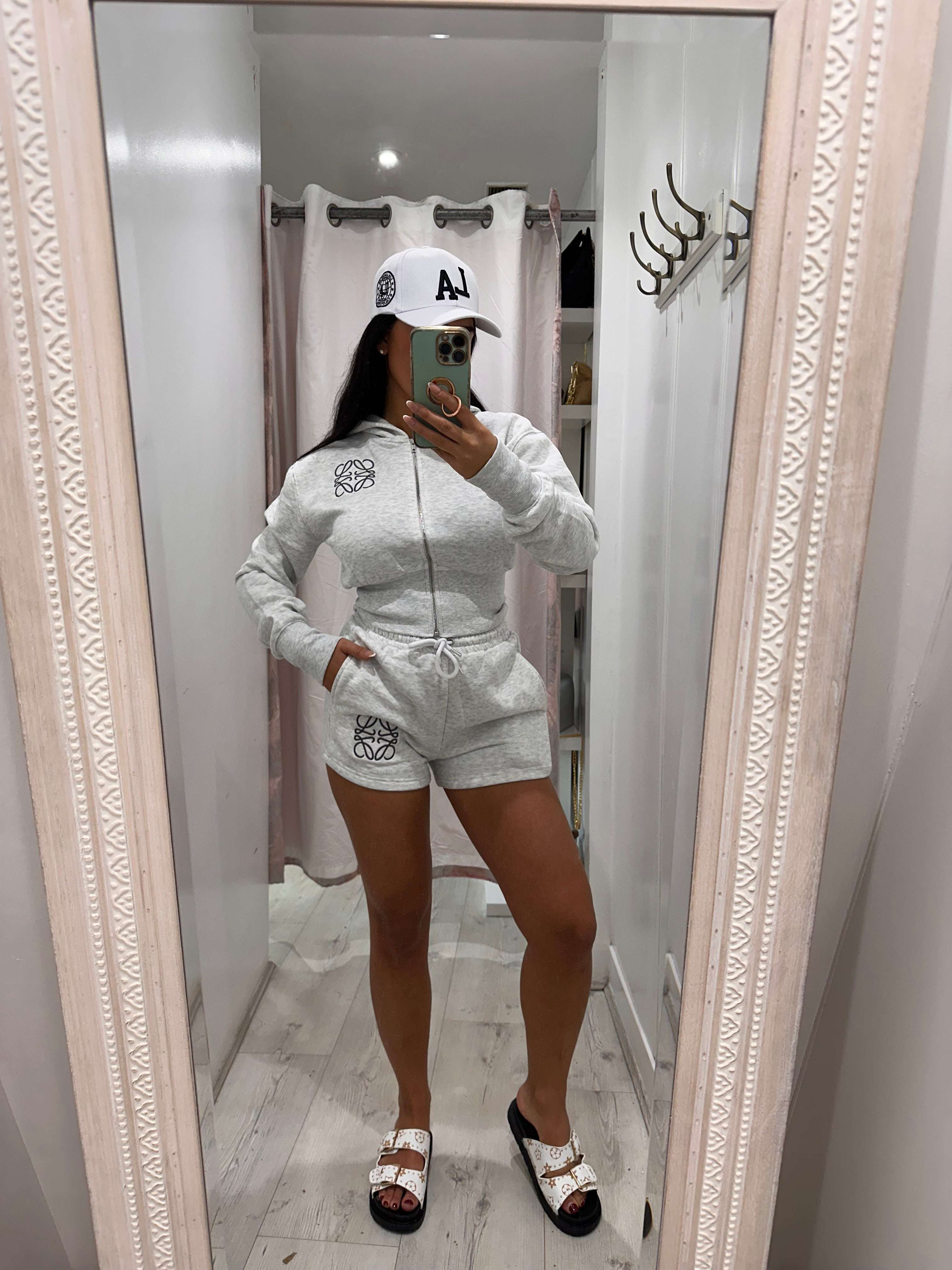 QUEENIE shorts and hoodie set