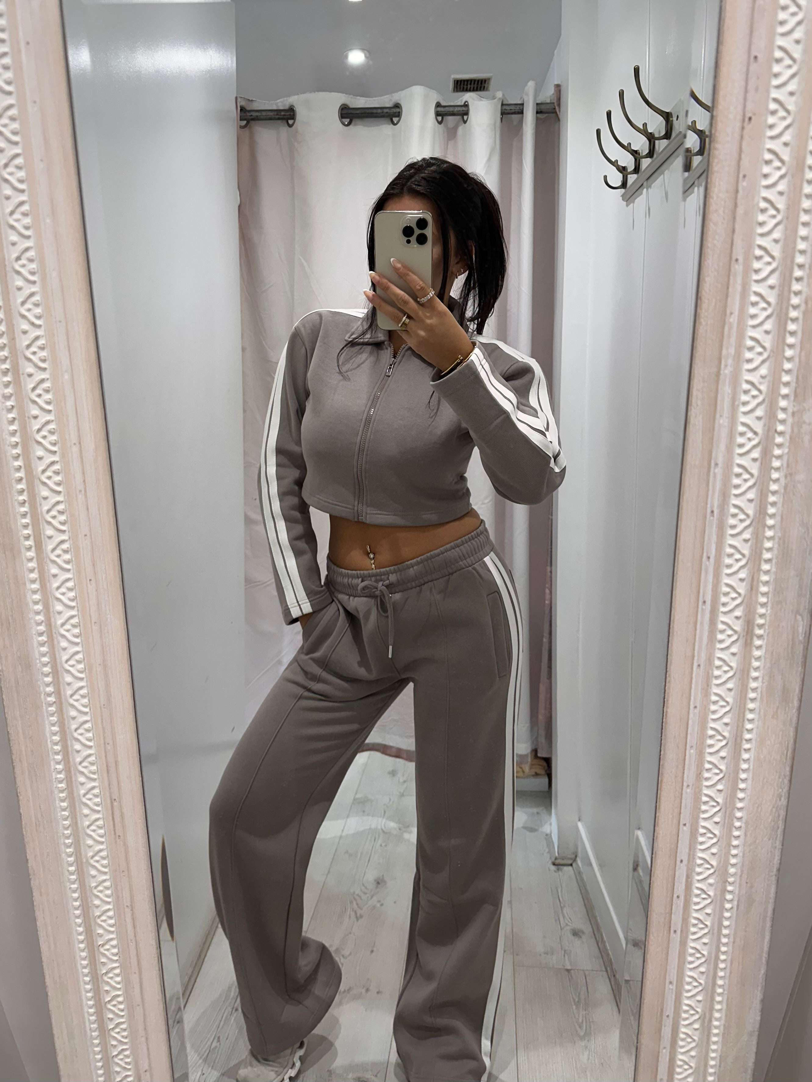 DORA Tracksuit two-piece set with long sleeves and drawstring waist for comfortable wear
