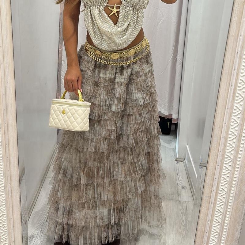 Lily Frilly Maxi Skirt Women Outfit