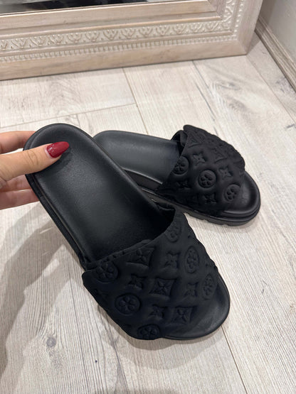 WILLOW Sliders black comfy sandals for indoor and outdoor use with stable foot support