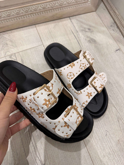 LOLA buckle detail sliders showing ergonomic design and adjustable buckle for comfort and support