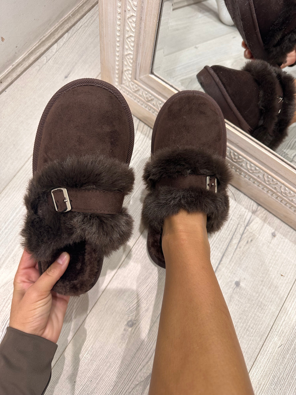 Giovanni BROWN Fur Slippers