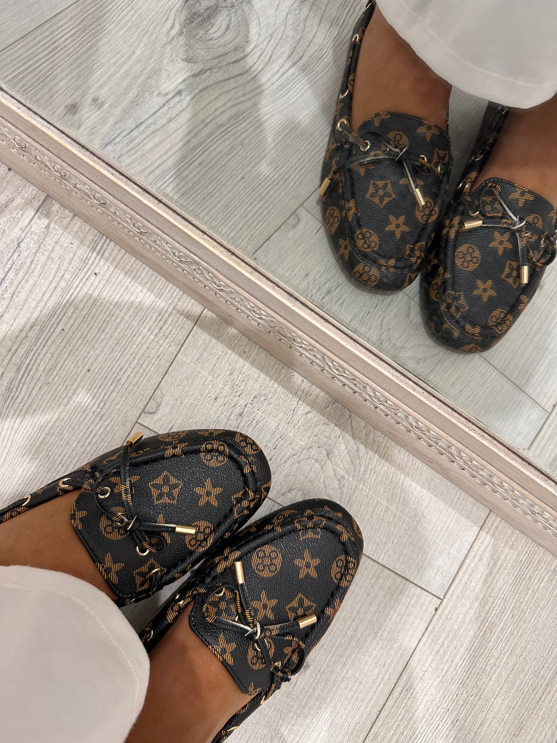 LV slip on shoes