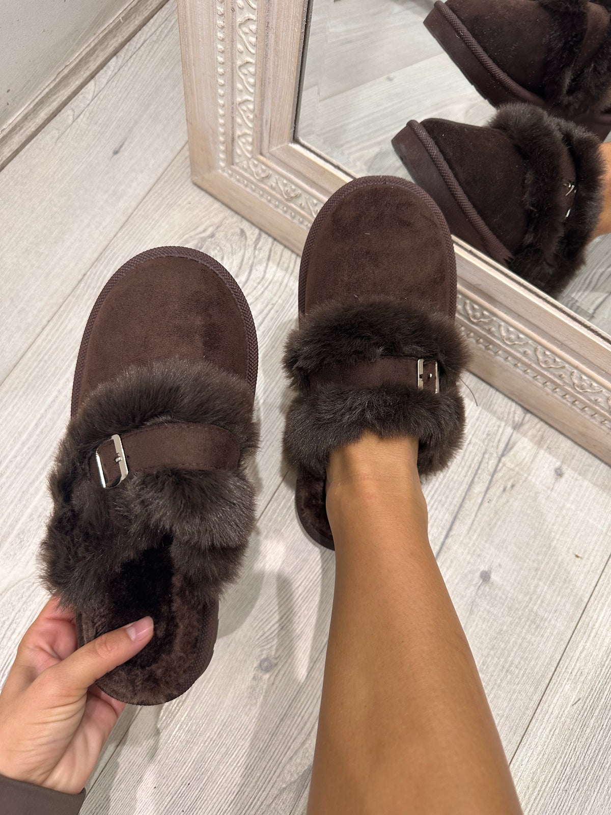 Giovanni BROWN Fur Slippers