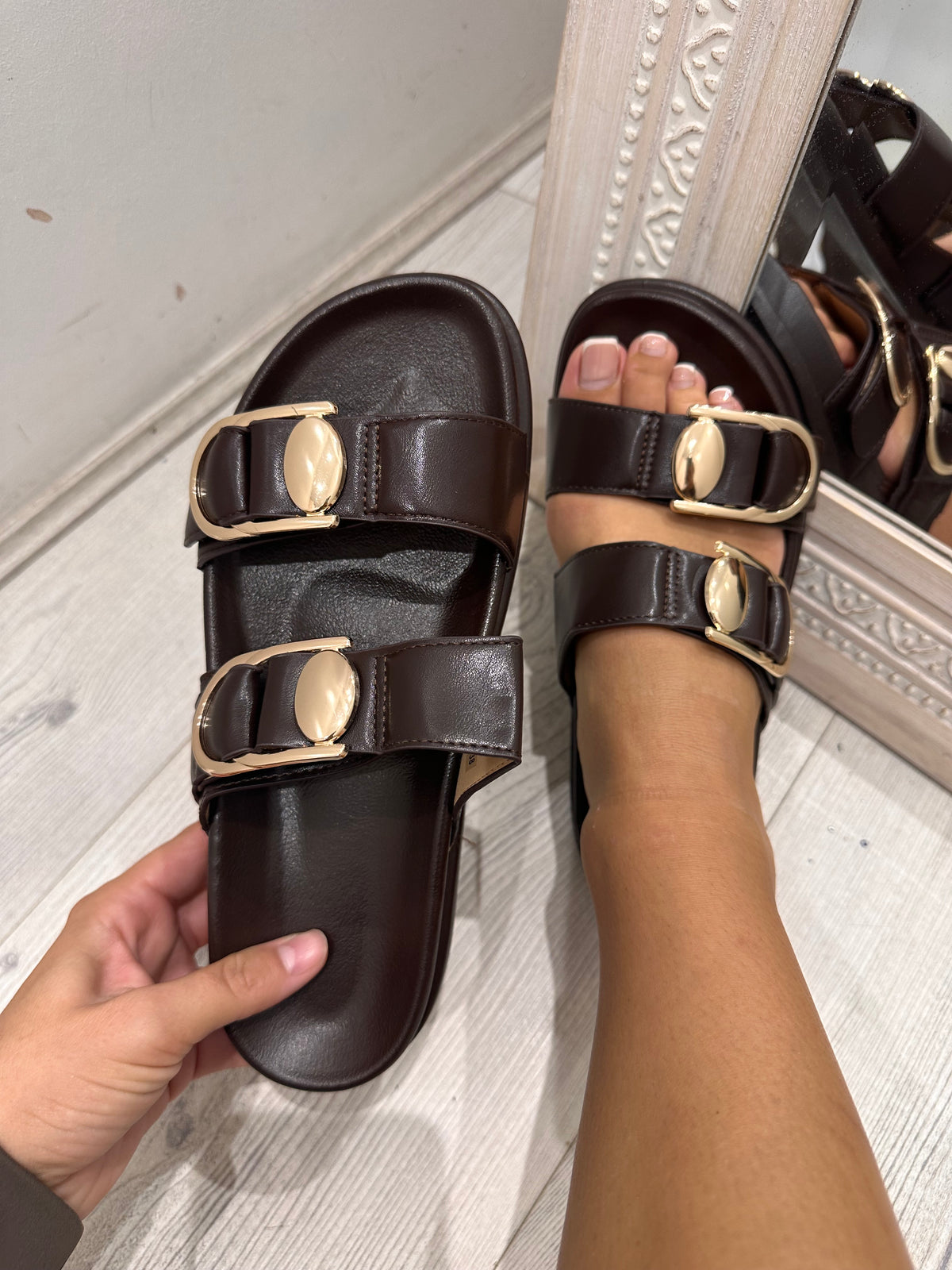LORETA Brown Leather Sandals With Gold Buckle Detailing