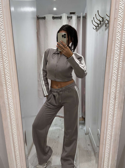 DORA Tracksuit two-piece set with long sleeves and drawstring waist for comfortable wear