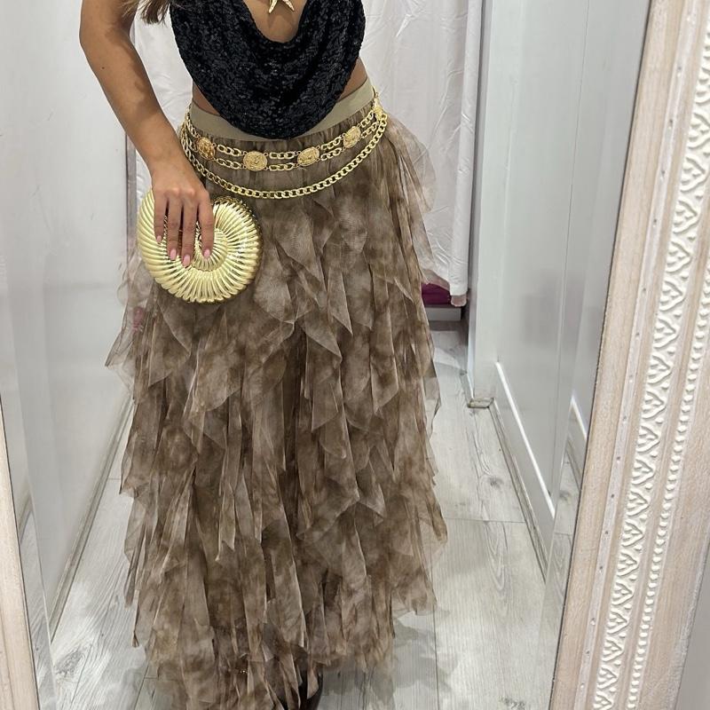 Lily Frilly Maxi Skirt Women Outfit