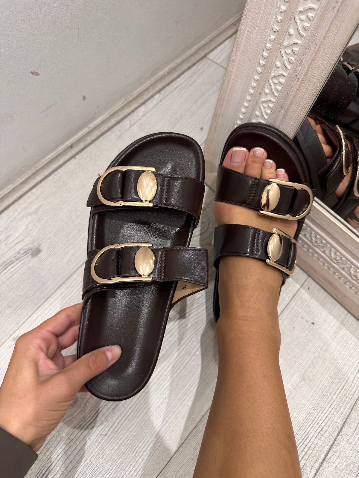 LORETA Brown Leather Sandals With Gold Buckle Detailing