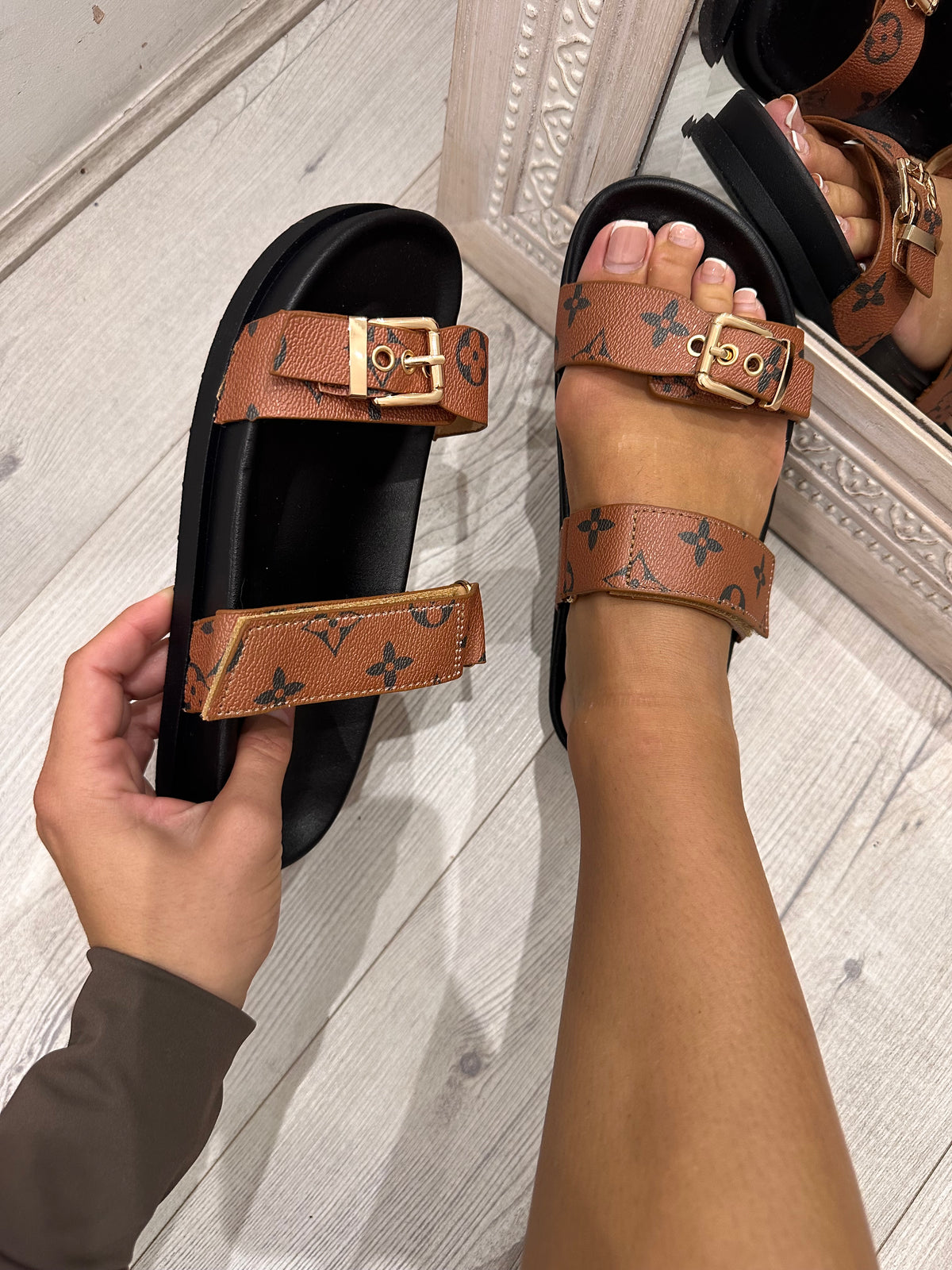 ASTRA SANDALS