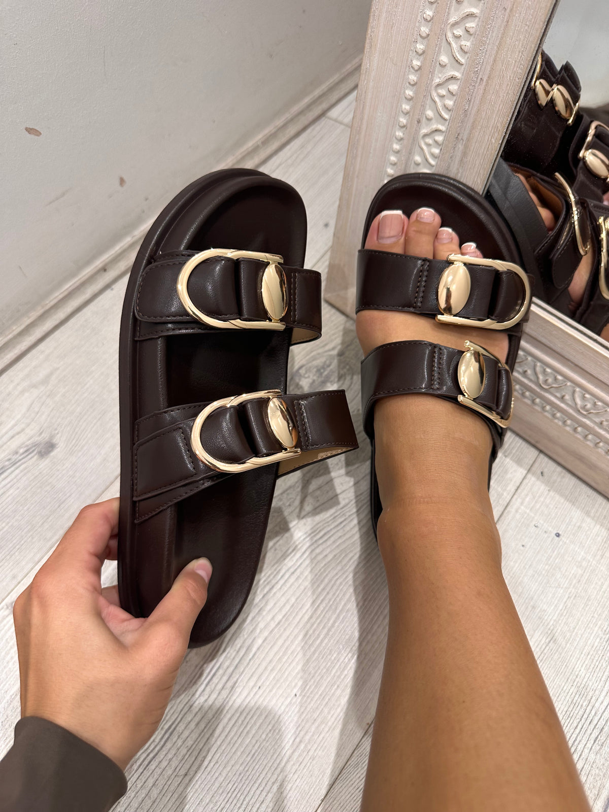 LORETA Brown Leather Sandals With Gold Buckle Detailing