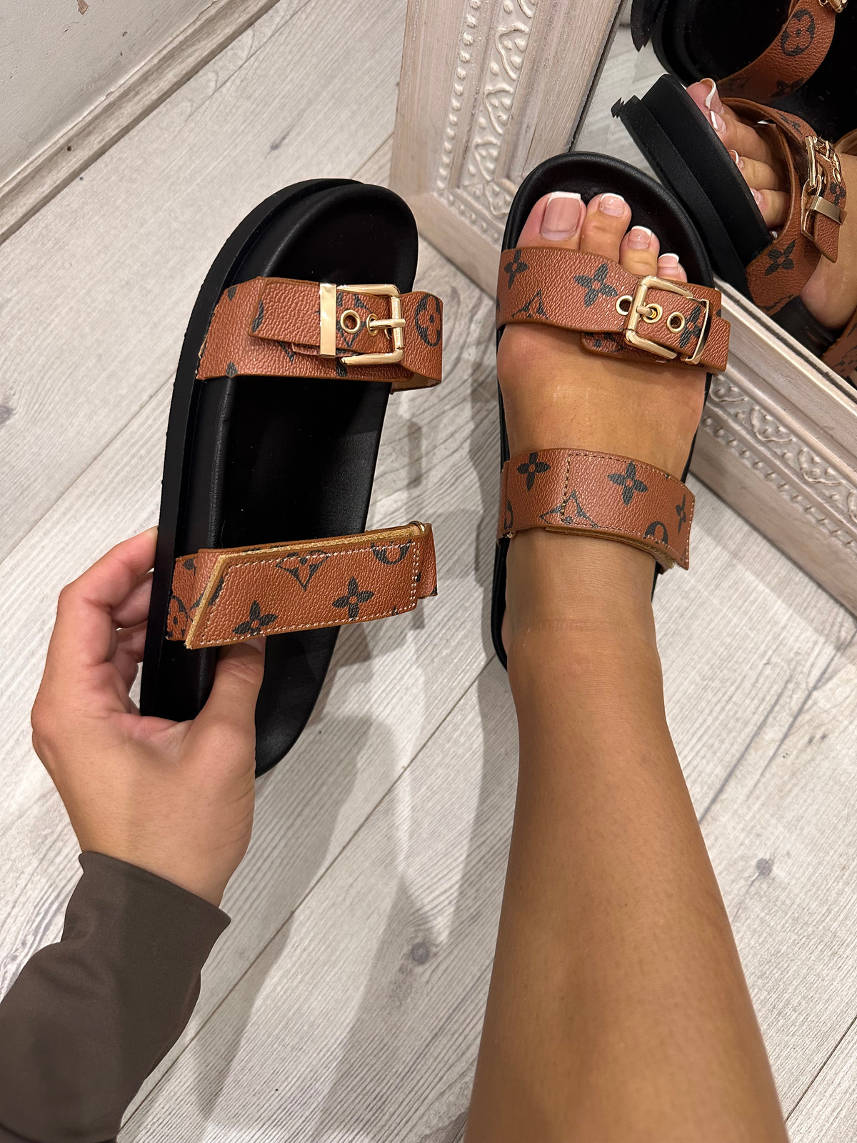 ASTRA SANDALS