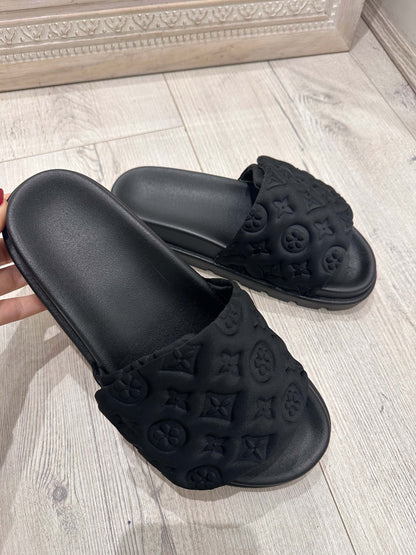 WILLOW Sliders black comfy footwear with stable foot support for indoor and outdoor use