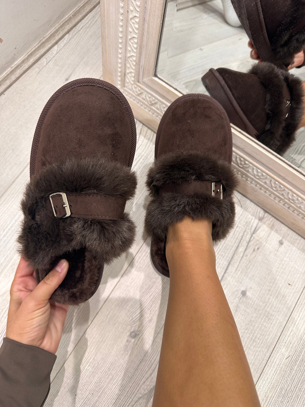 Giovanni BROWN Fur Slippers