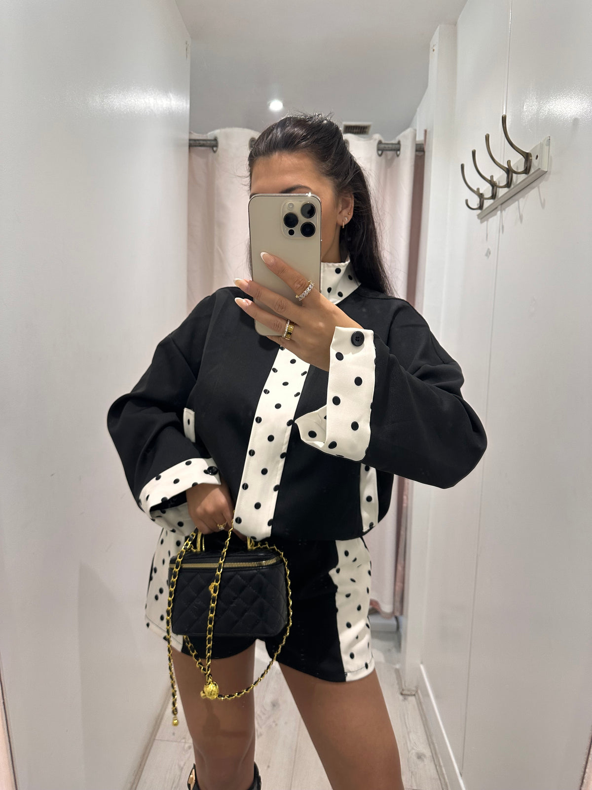 Completo con giacca e pantaloncini a pois Elodie