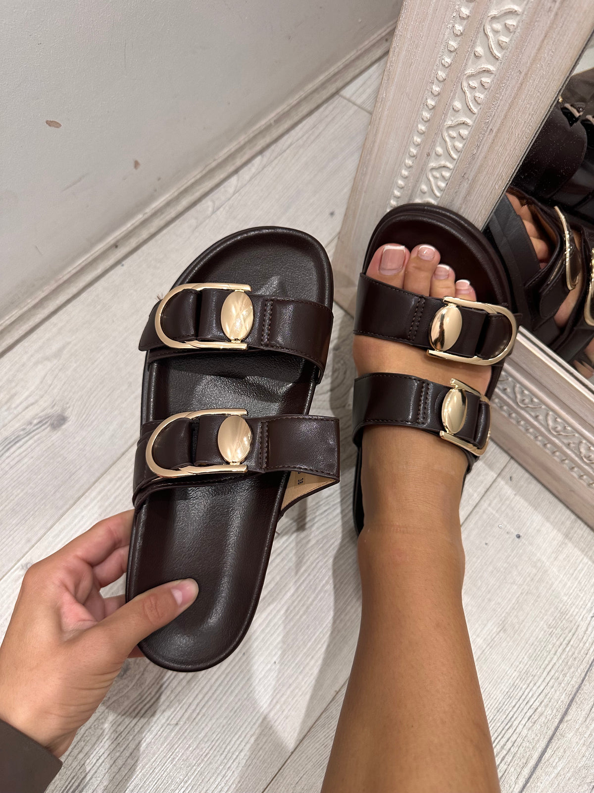LORETA Brown Leather Sandals With Gold Buckle Detailing