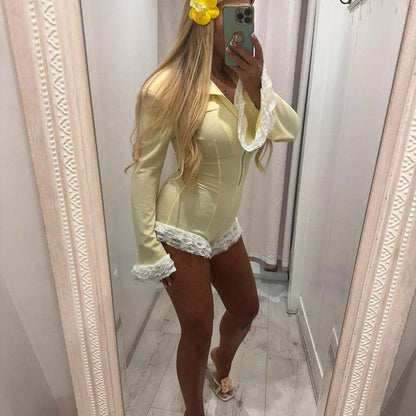 Combinaison courte Cordelia avec dentelle et volants élégants