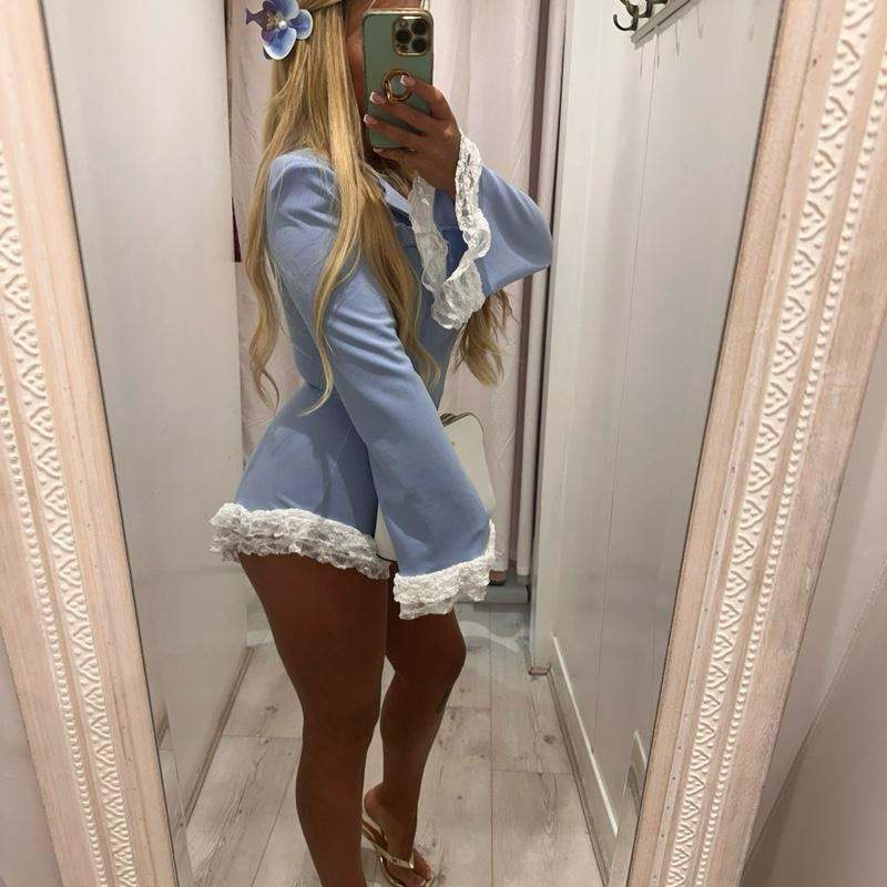 Combinaison courte Cordelia avec dentelle et volants élégants